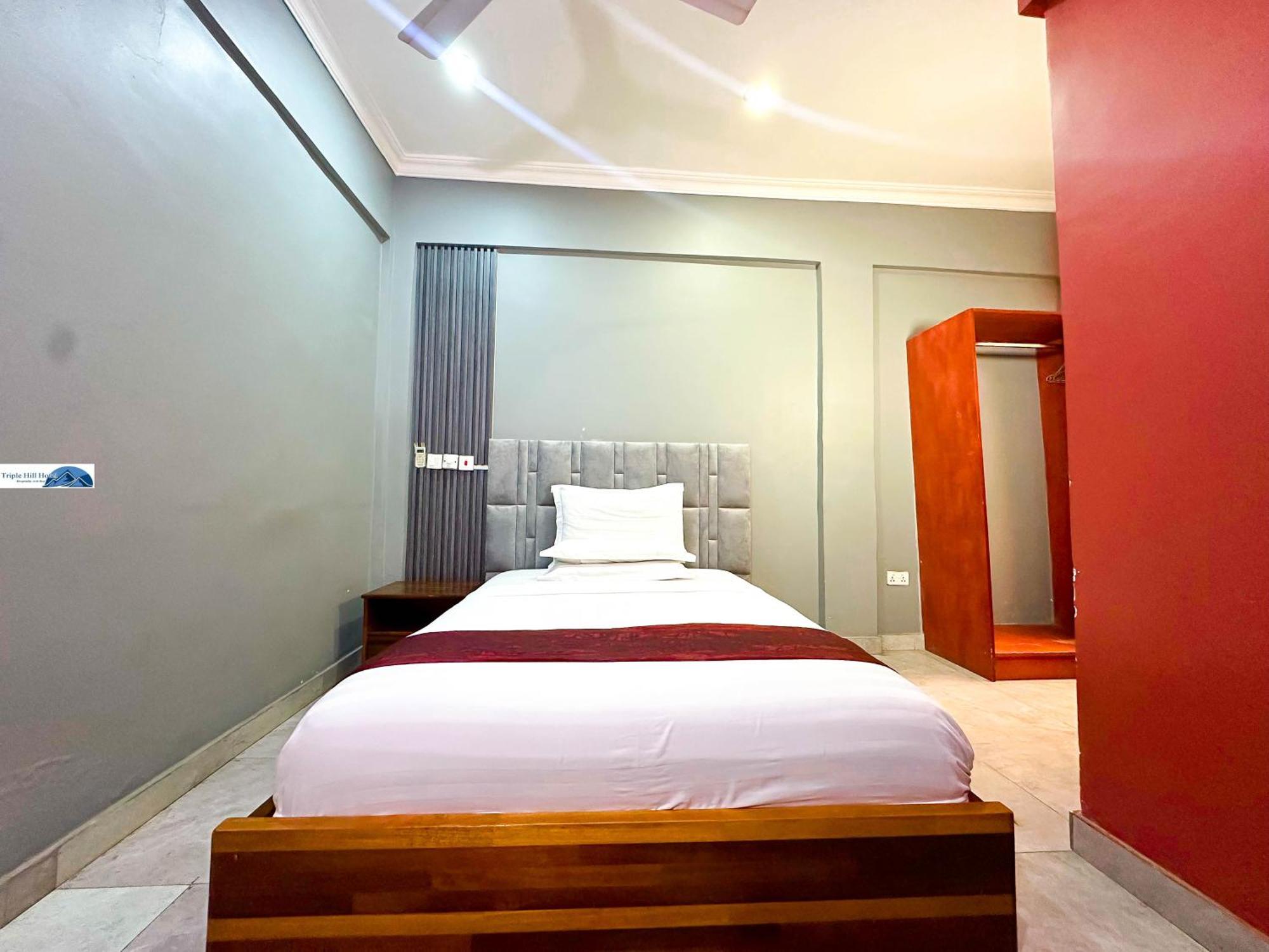 Triple Hill Hotel Weija Exterior photo